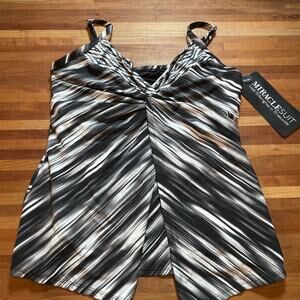 Miraclesuit  Warp Speed Love Knot Top Black/White 14DD retail $146